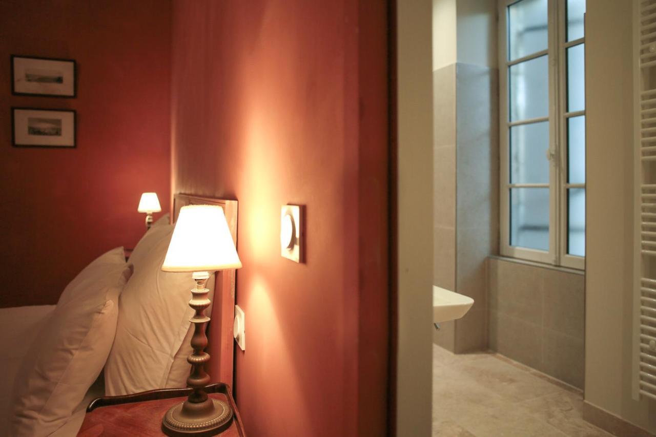 Une Chambre A La Maison Du Ballandreau Bed & Breakfast Monsegur  Bagian luar foto